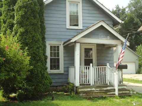 902 E Elm Street