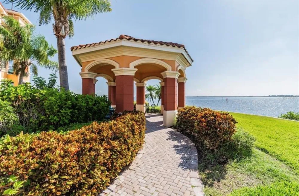 2741 VIA CIPRIANI #916A Clearwater, FL 33764