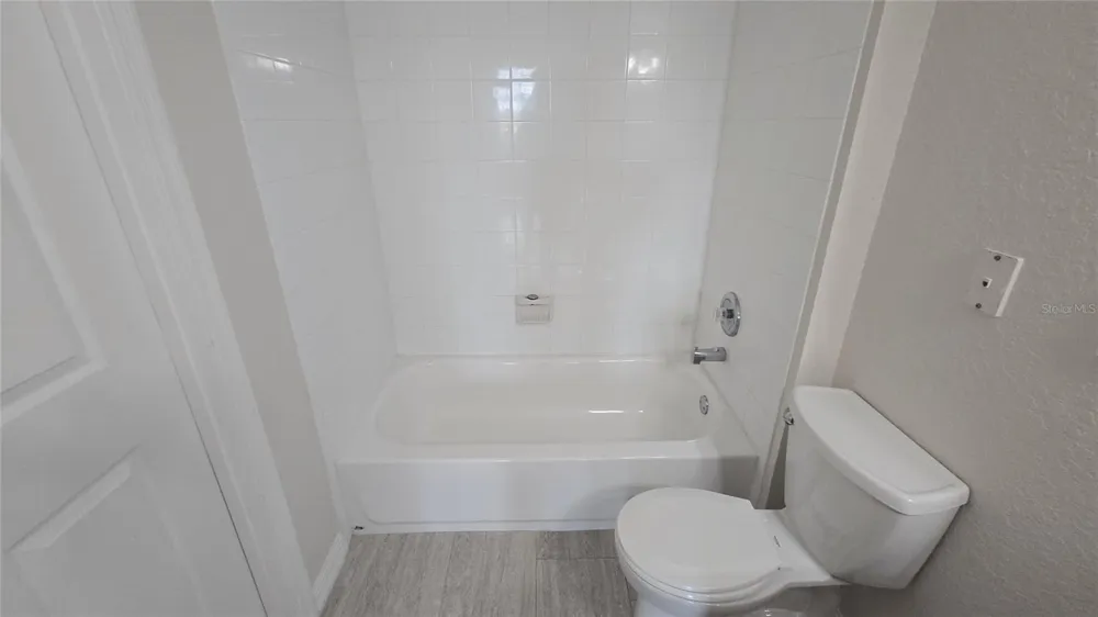 2600 ROBERT TRENT JONES DRIVE #916 Orlando, FL 32835