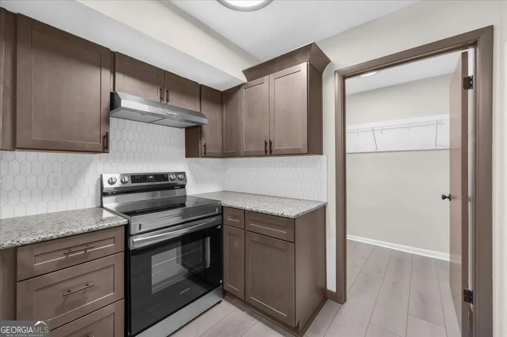 2053 Deerfield RUN Snellville, GA 30078
