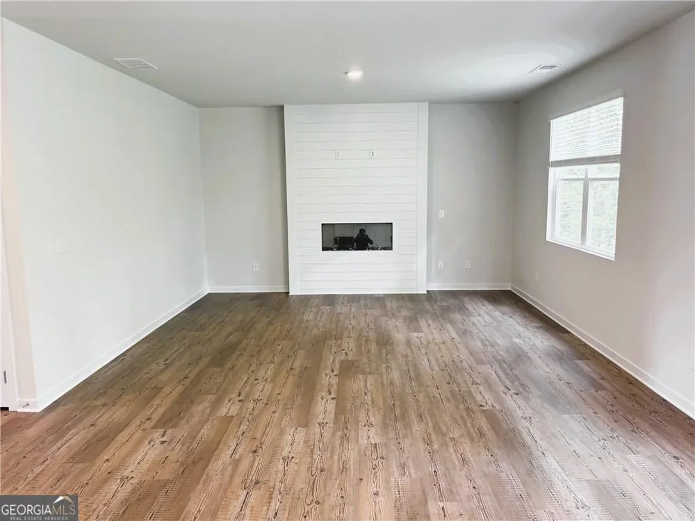25 Whispering Oak WAY Dallas, GA 30157