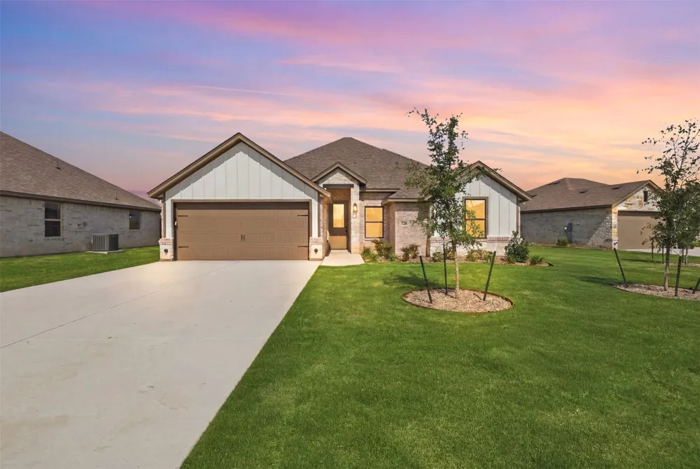 728 Raylan Street Springtown, TX 76082