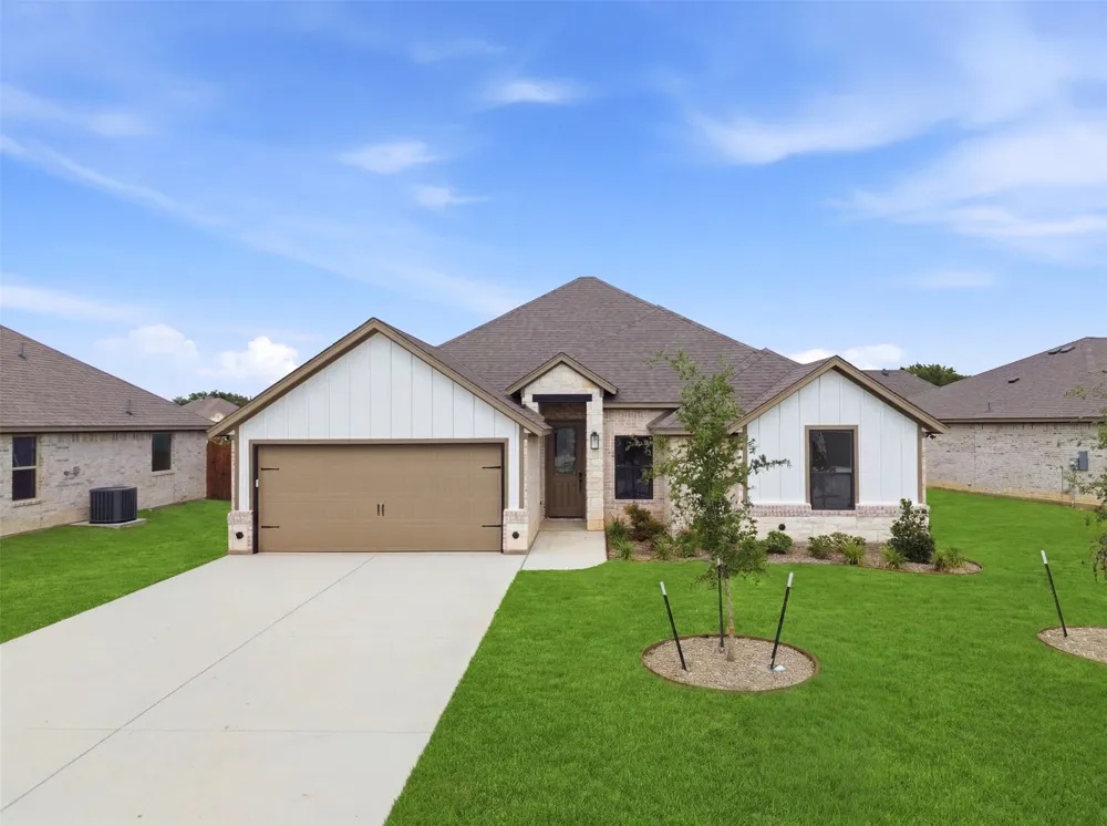 728 Raylan Street Springtown, TX 76082