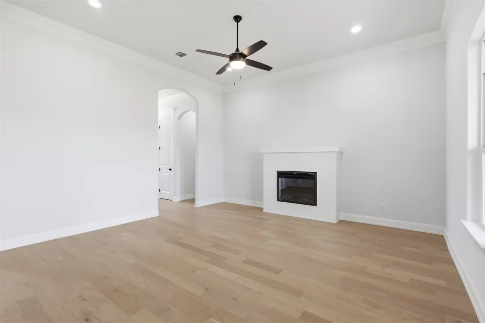 728 Raylan Street Springtown, TX 76082