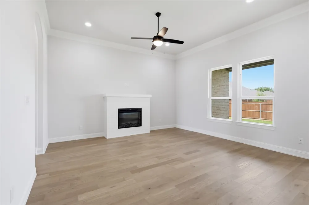 728 Raylan Street Springtown, TX 76082
