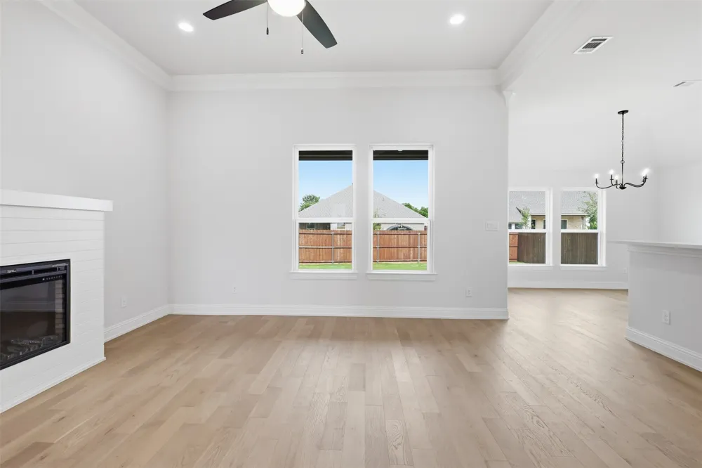 728 Raylan Street Springtown, TX 76082