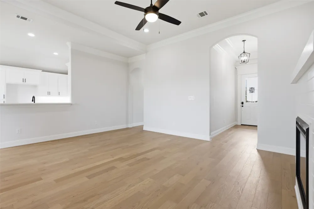 728 Raylan Street Springtown, TX 76082