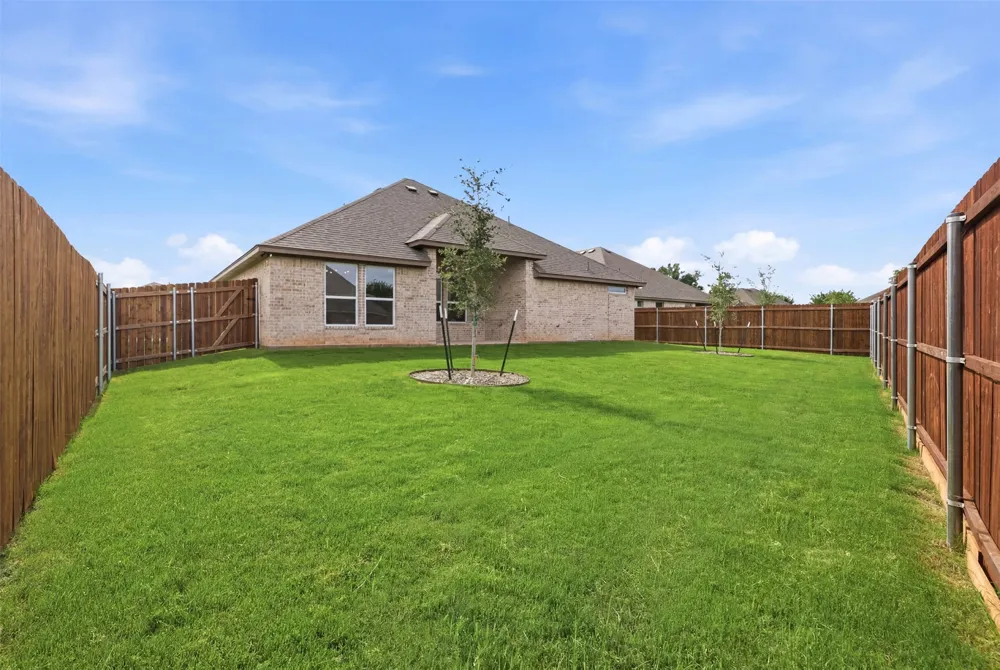 728 Raylan Street Springtown, TX 76082