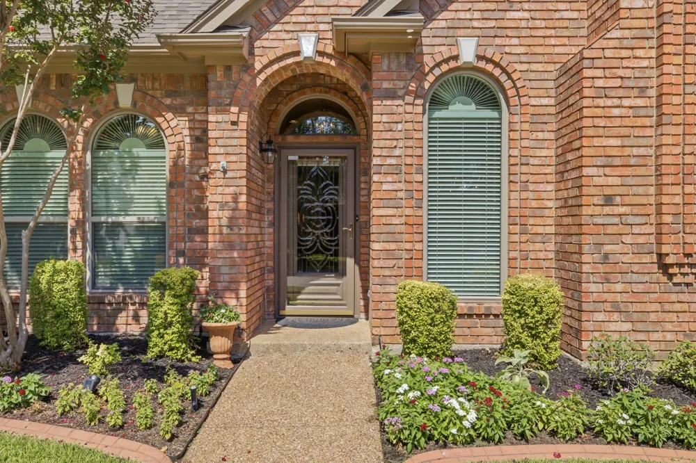 2224 Cachelle Court Bedford, TX 76021
