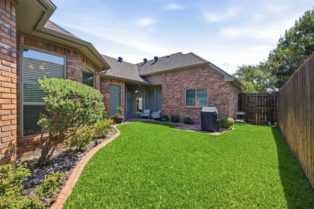 2224 Cachelle Court Bedford, TX 76021