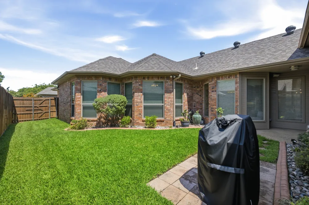 2224 Cachelle Court Bedford, TX 76021