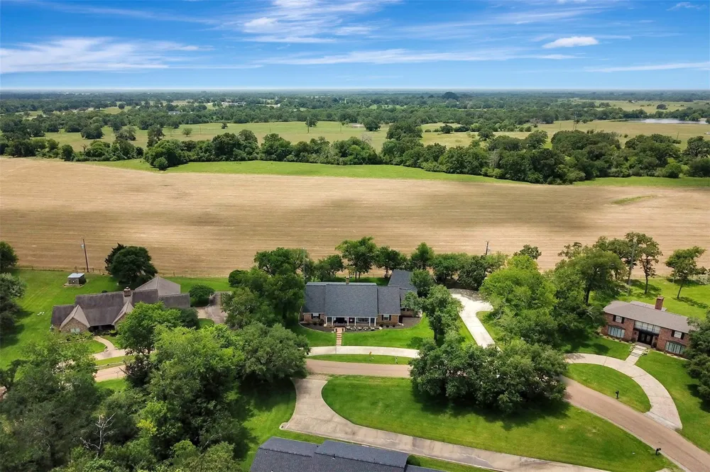 925 Standley Road Madisonville, TX 77864