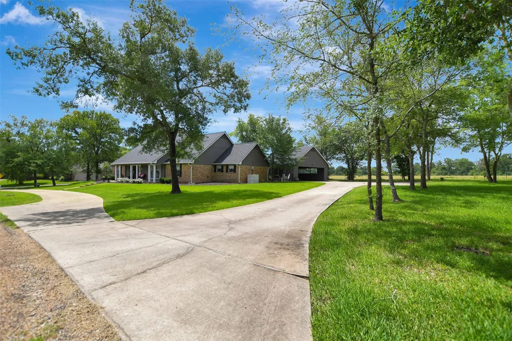 925 Standley Road Madisonville, TX 77864