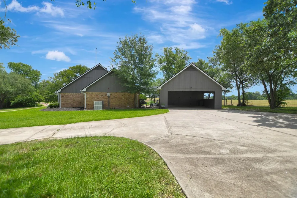 925 Standley Road Madisonville, TX 77864