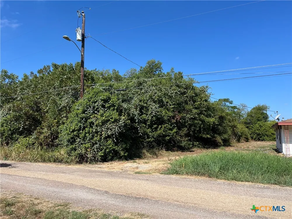 314 West Front Street Holland, TX 76534