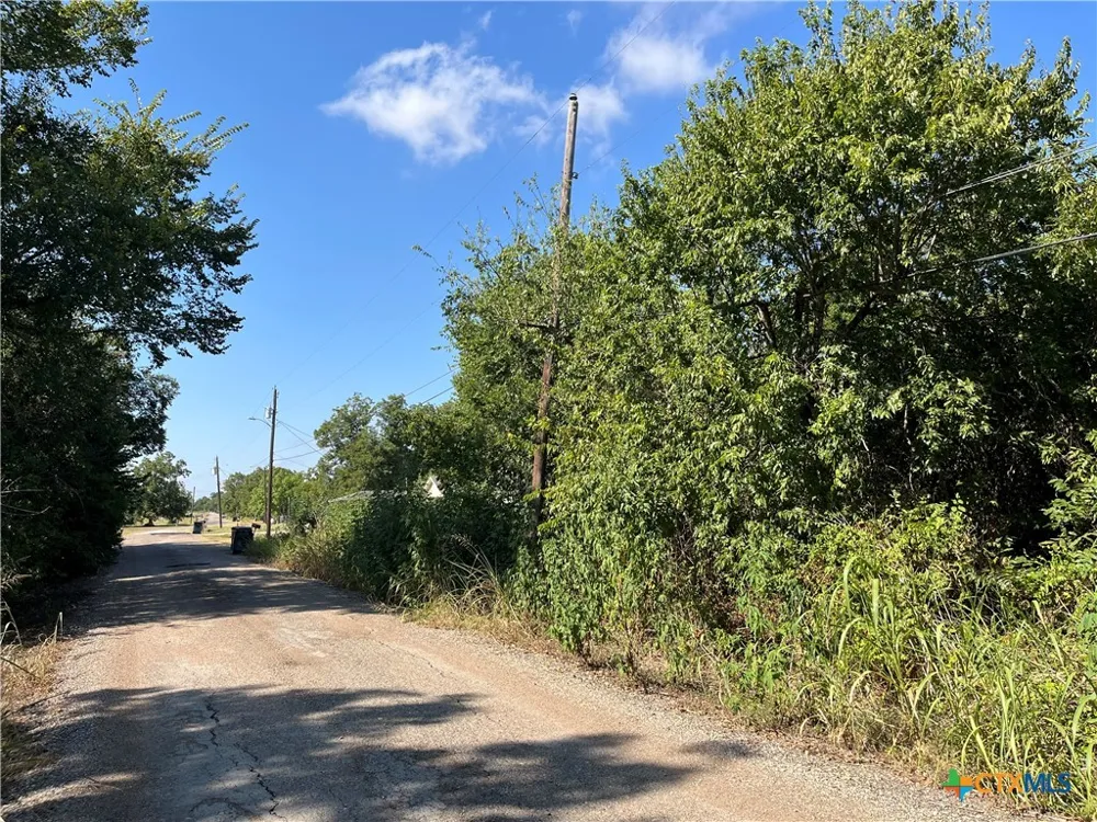 314 West Front Street Holland, TX 76534