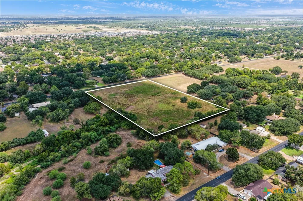 303 Edinburgh Street Victoria, TX 77904
