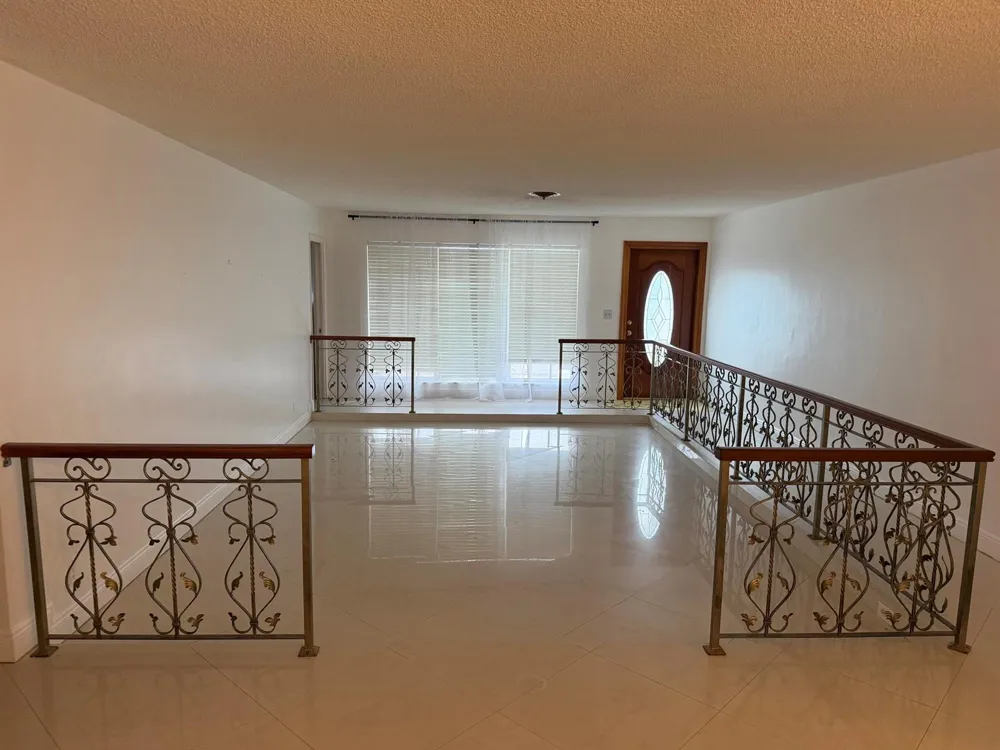 5501 MONROE STREET Hollywood, FL 33021