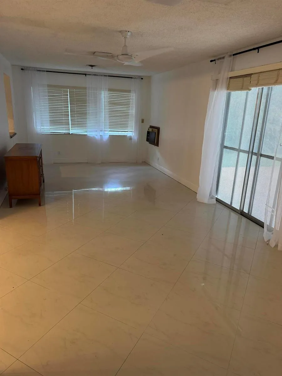 5501 MONROE STREET Hollywood, FL 33021