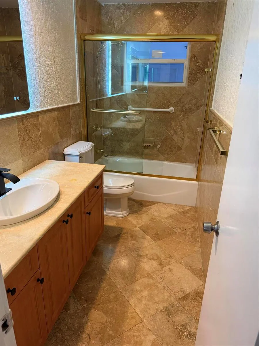 5501 MONROE STREET Hollywood, FL 33021