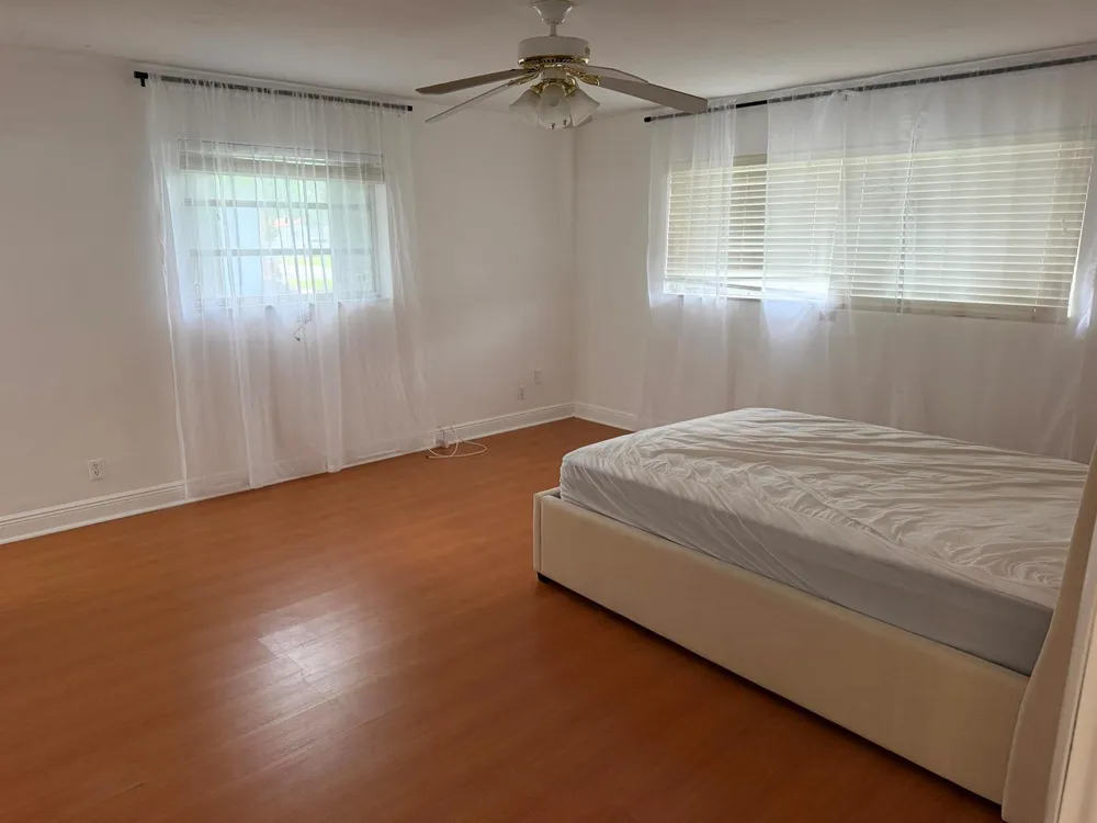 5501 MONROE STREET Hollywood, FL 33021