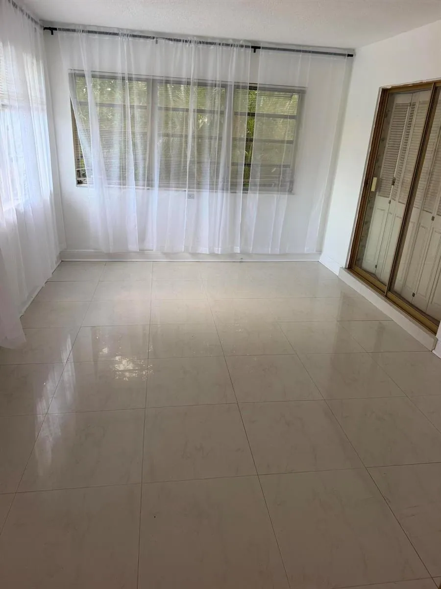 5501 MONROE STREET Hollywood, FL 33021