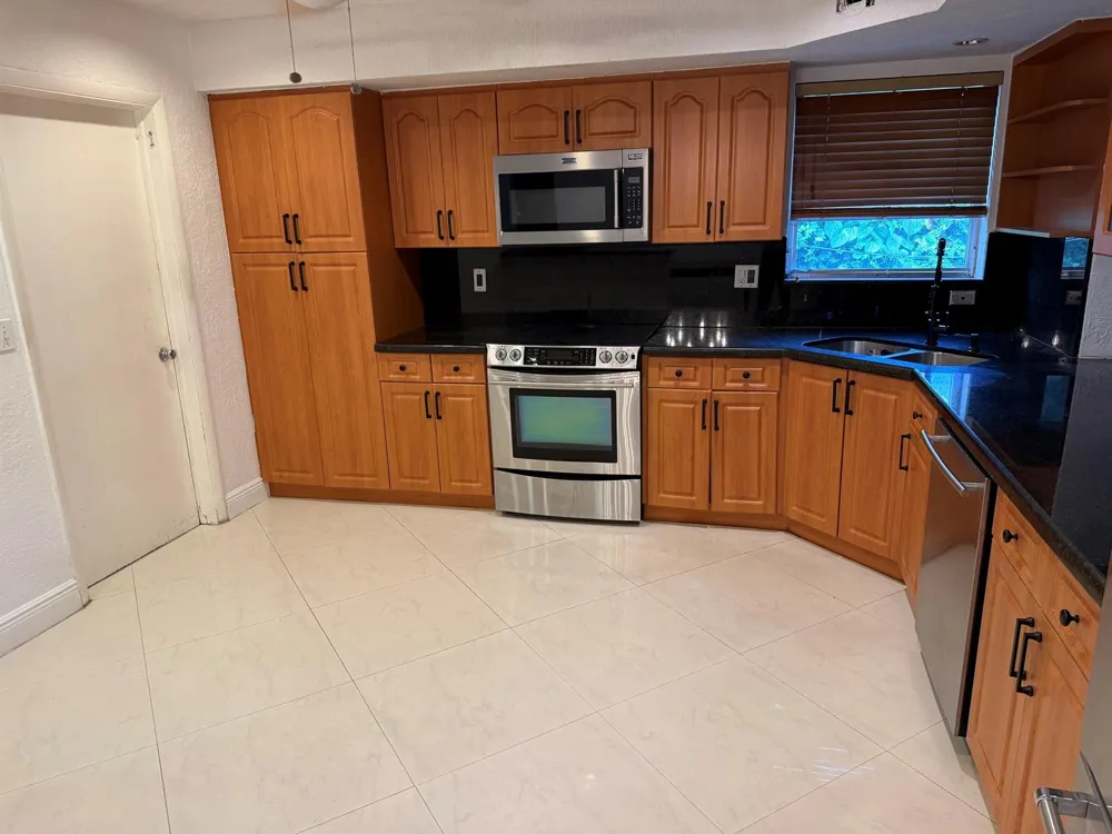 5501 MONROE STREET Hollywood, FL 33021