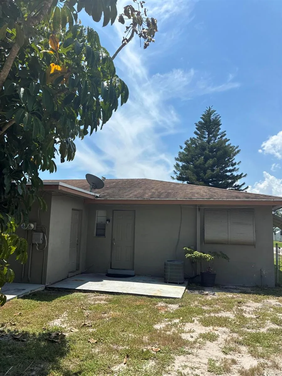 517 Silver Beach Road Lake Park, FL 33403