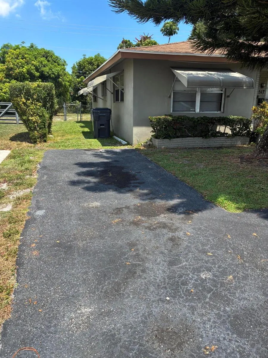 517 Silver Beach Road Lake Park, FL 33403