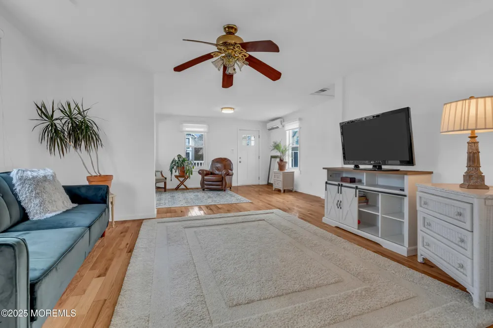 323 Roosevelt Avenue Oakhurst, NJ 07755