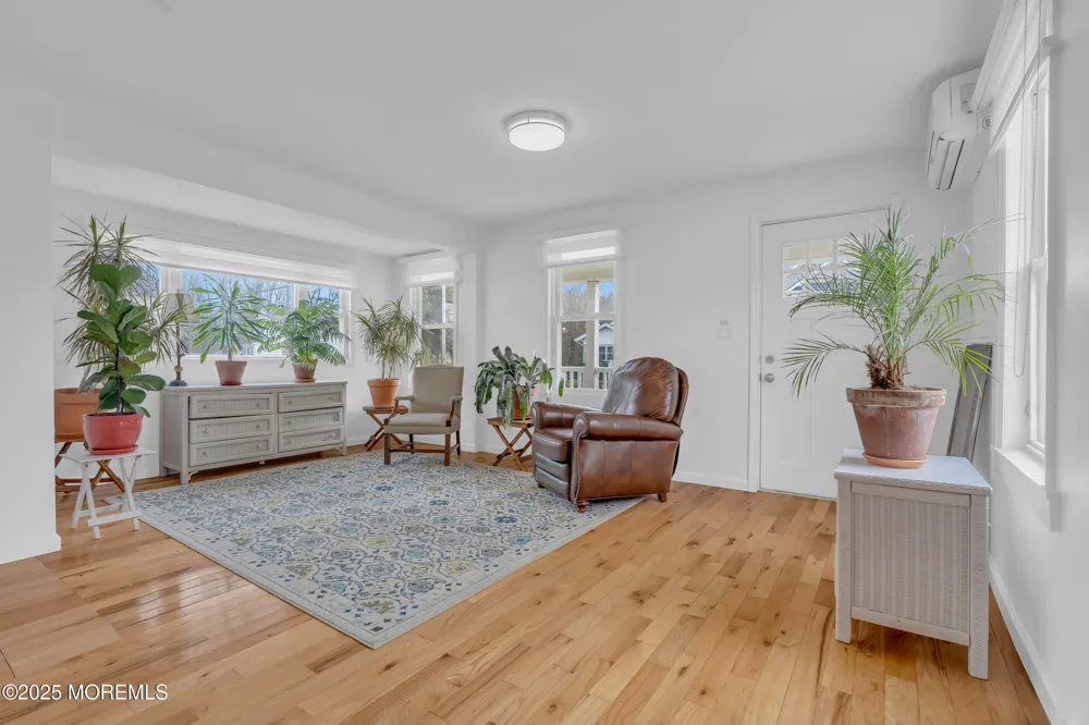 323 Roosevelt Avenue Oakhurst, NJ 07755