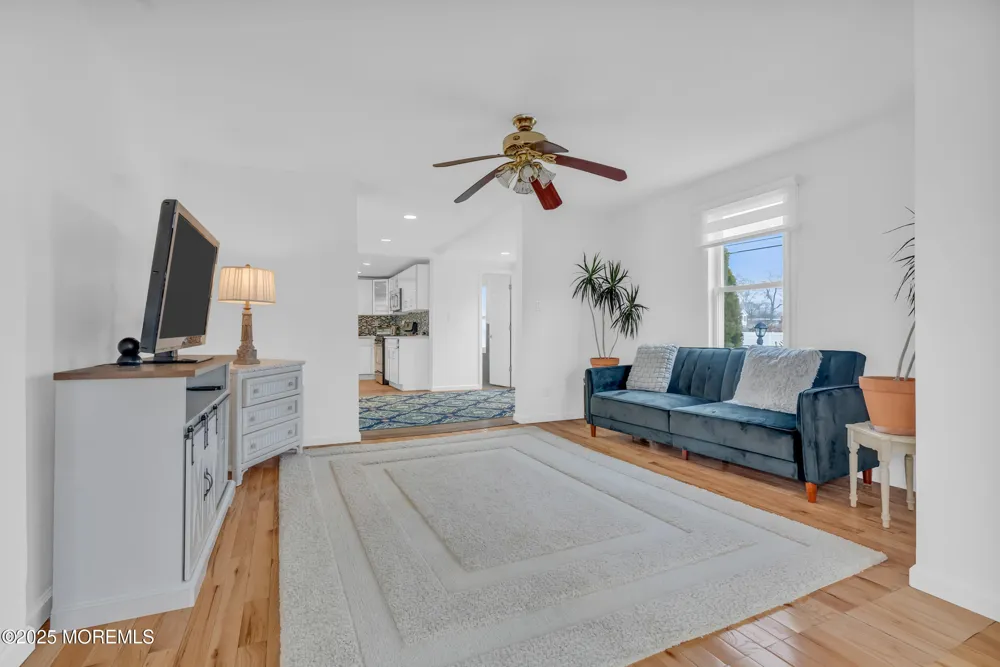 323 Roosevelt Avenue Oakhurst, NJ 07755