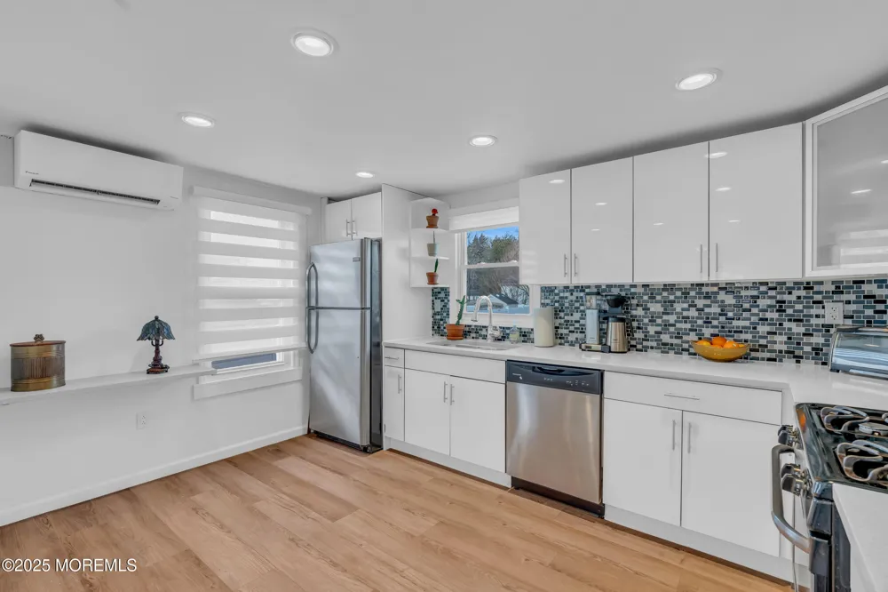 323 Roosevelt Avenue Oakhurst, NJ 07755