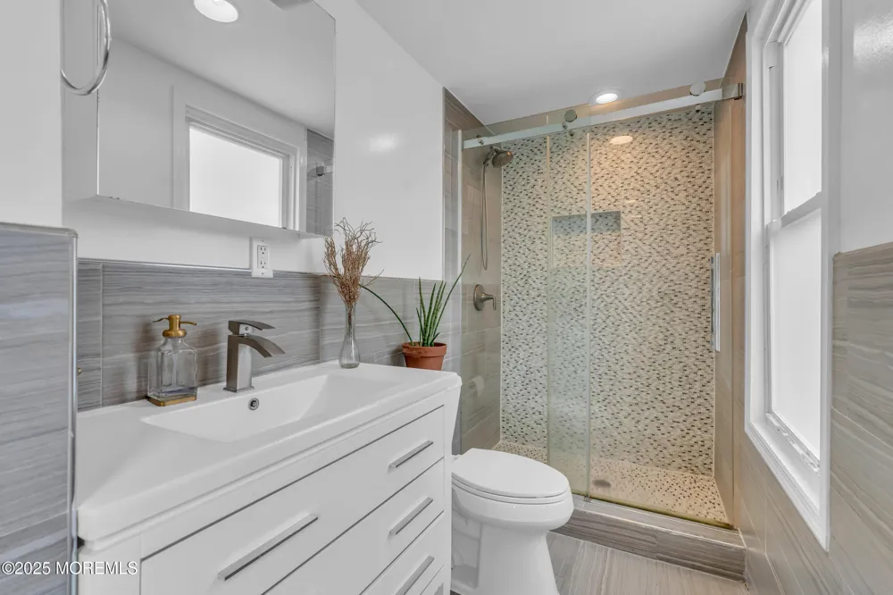 323 Roosevelt Avenue Oakhurst, NJ 07755