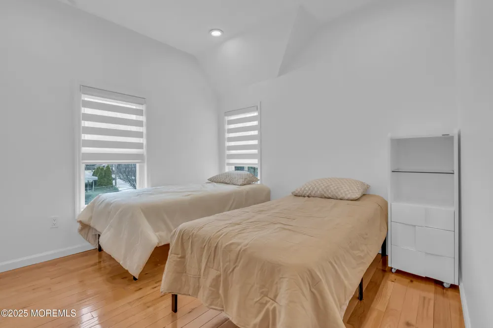 323 Roosevelt Avenue Oakhurst, NJ 07755