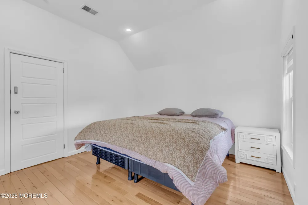 323 Roosevelt Avenue Oakhurst, NJ 07755