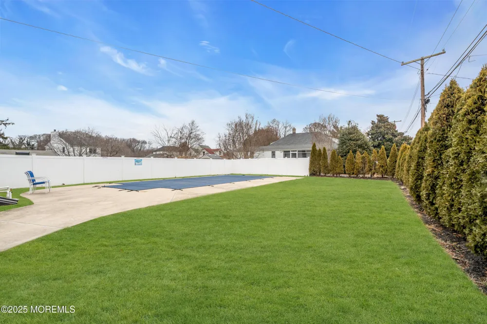 323 Roosevelt Avenue Oakhurst, NJ 07755