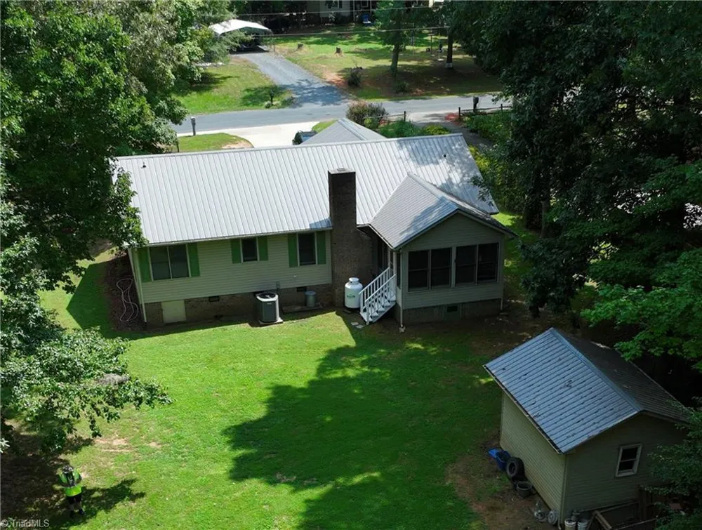 1848 Woodglo Drive Asheboro, NC 27205