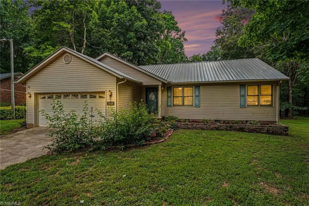 1848 Woodglo Drive Asheboro, NC 27205