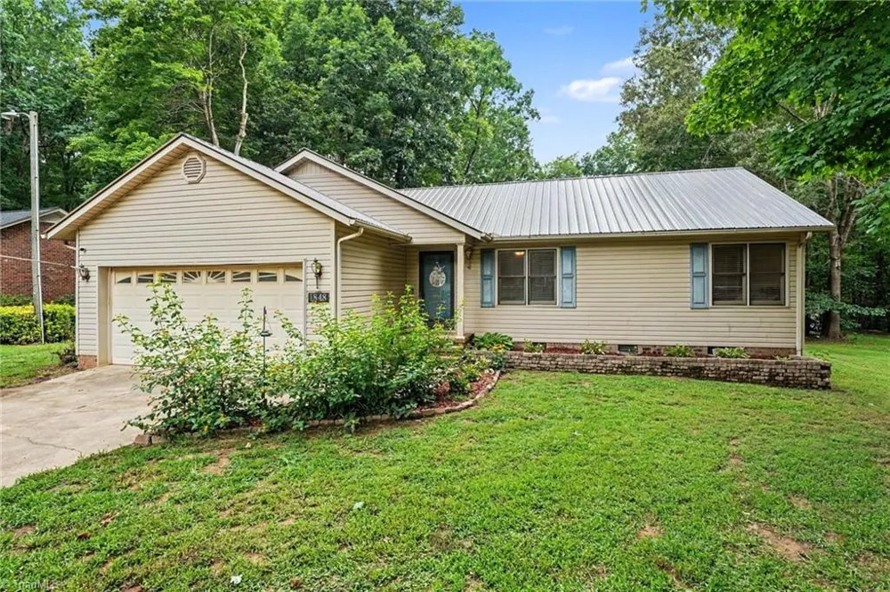 1848 Woodglo Drive Asheboro, NC 27205