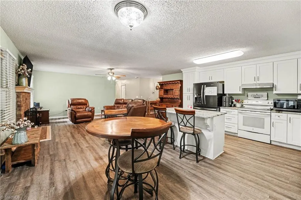 1848 Woodglo Drive Asheboro, NC 27205