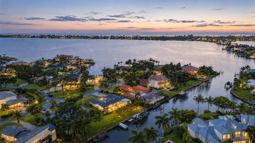 1761 SANDALWOOD DRIVE Sarasota, FL 34231