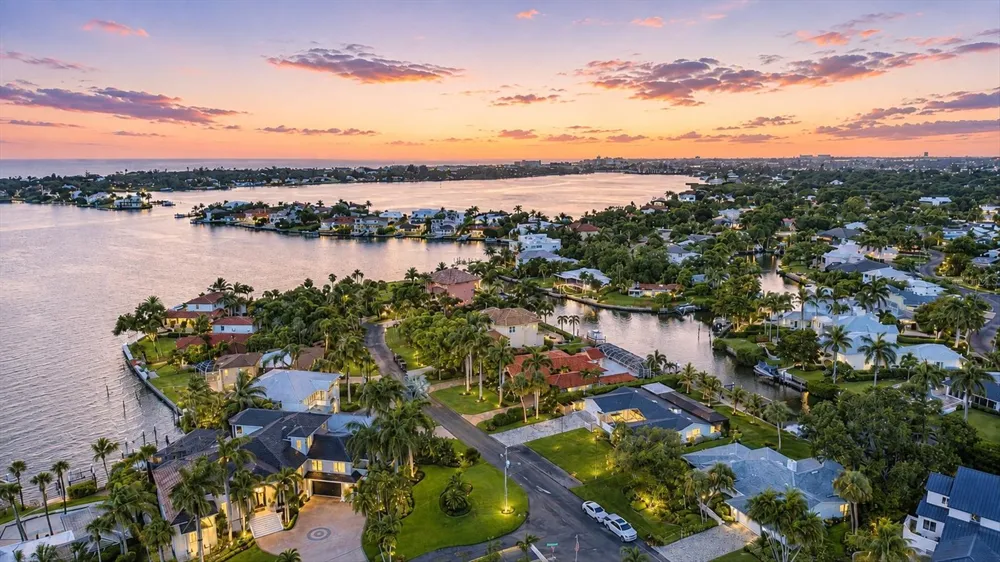1761 SANDALWOOD DRIVE Sarasota, FL 34231