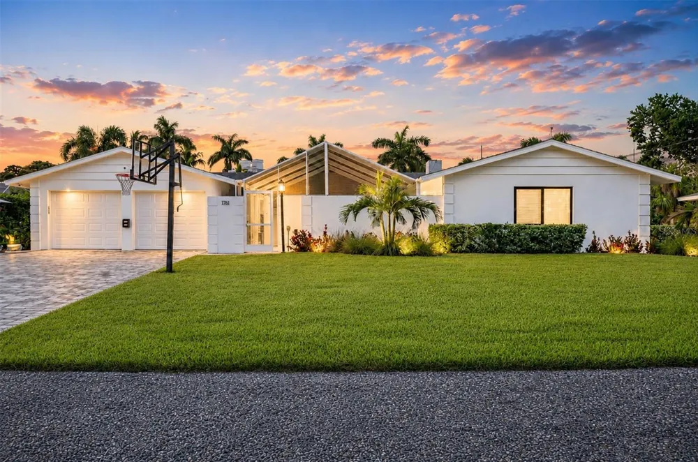 1761 SANDALWOOD DRIVE Sarasota, FL 34231