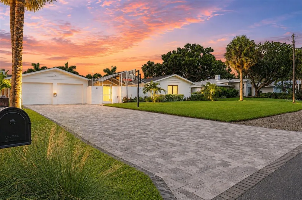 1761 SANDALWOOD DRIVE Sarasota, FL 34231