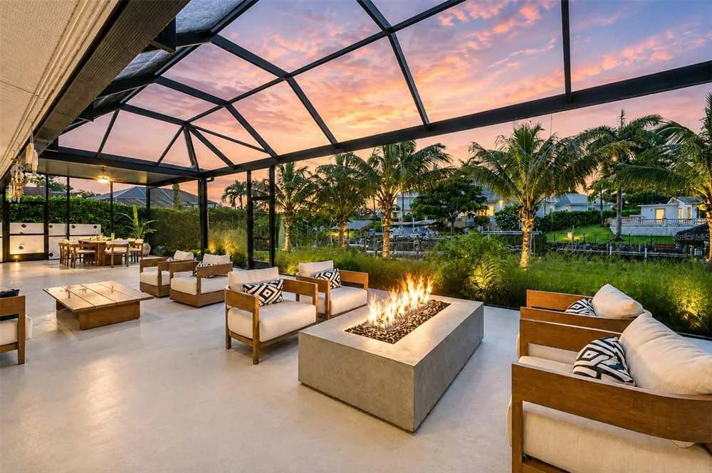 1761 SANDALWOOD DRIVE Sarasota, FL 34231