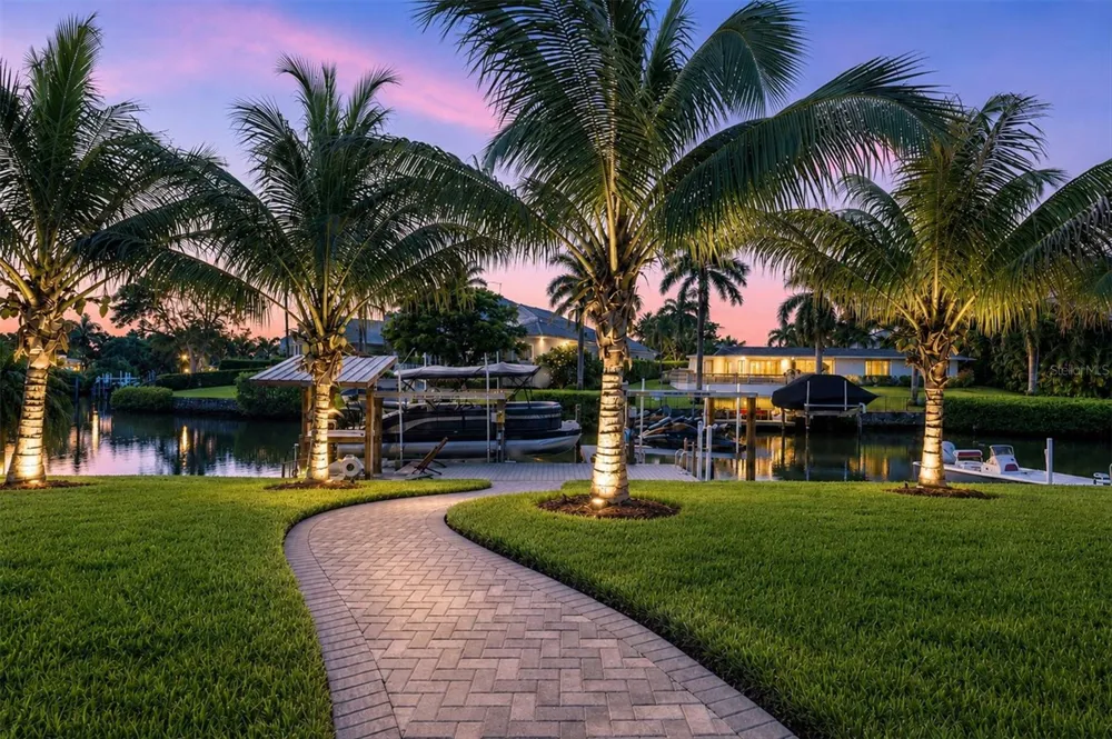 1761 SANDALWOOD DRIVE Sarasota, FL 34231