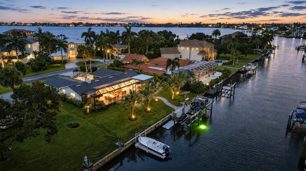 1761 SANDALWOOD DRIVE Sarasota, FL 34231