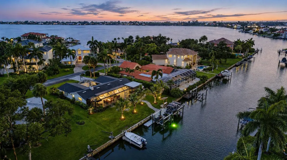 1761 SANDALWOOD DRIVE Sarasota, FL 34231