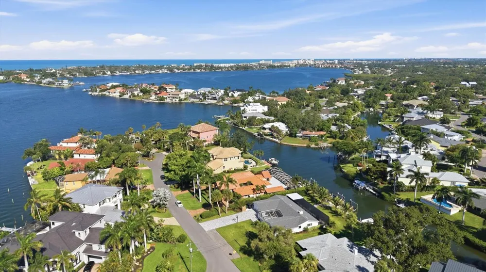 1761 SANDALWOOD DRIVE Sarasota, FL 34231